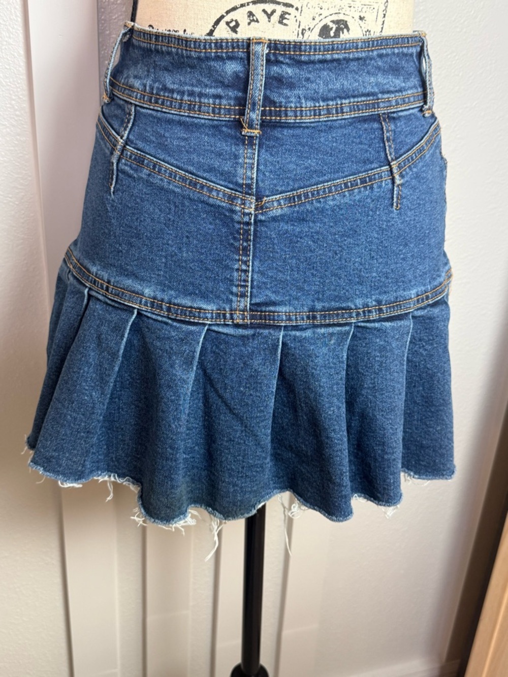 Wild Fable Denim Pleated Mini Skirt Size 6 Y2K Low Rise Blue Jean Skirt Sporty - Picture 4 of 9